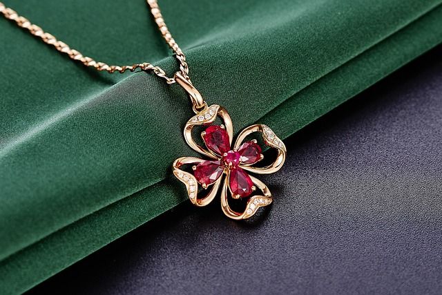 Poradnik na prezent: Jak wybrać zegarek dla ukochanej osoby