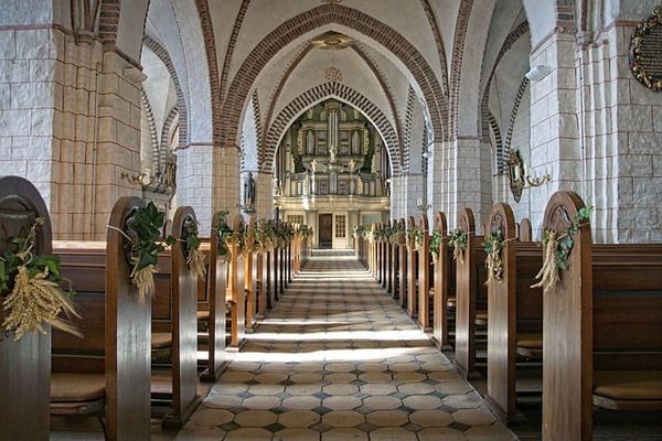 Jakiego koloru ubiór będzie odpowiedni dla chłopca na chrzest?